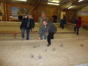 Activité boules en bois au Club Sourire d'Automne de l'Herbergement