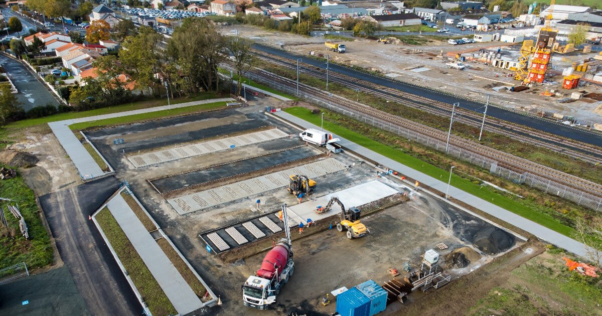 Photo : parking ciment décarboné - Gare de Montaigu-Vendée - Crédit : Hoffmann Green Cement Technologies