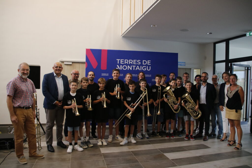 Image : lancement du programme Orchestre au collège, avec les 10 élèves du Collège Mère Teresa © Terres de Montaigu